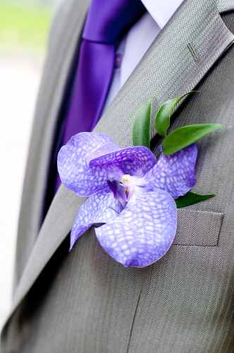 Lavender wedding flower boutonniere for groom and groomsmen