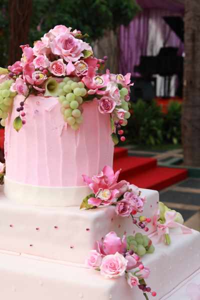 Pink and green wedding cake