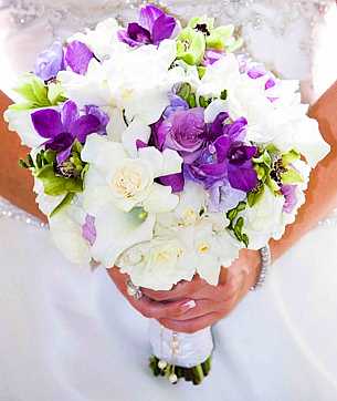 White and lavender bridal bouquet