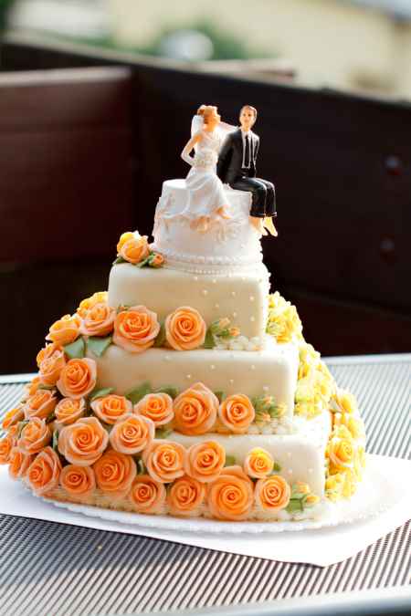 Unique heart-shaped wedding cake